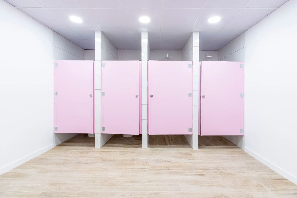 Sanitaires — cabines