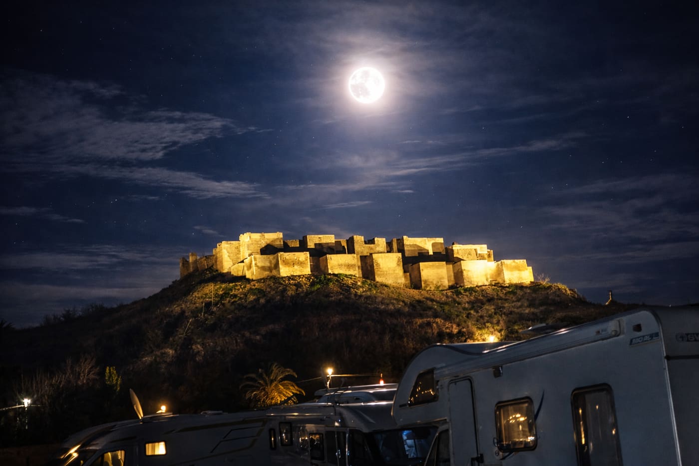 Le château du Rey Lobo de nuit