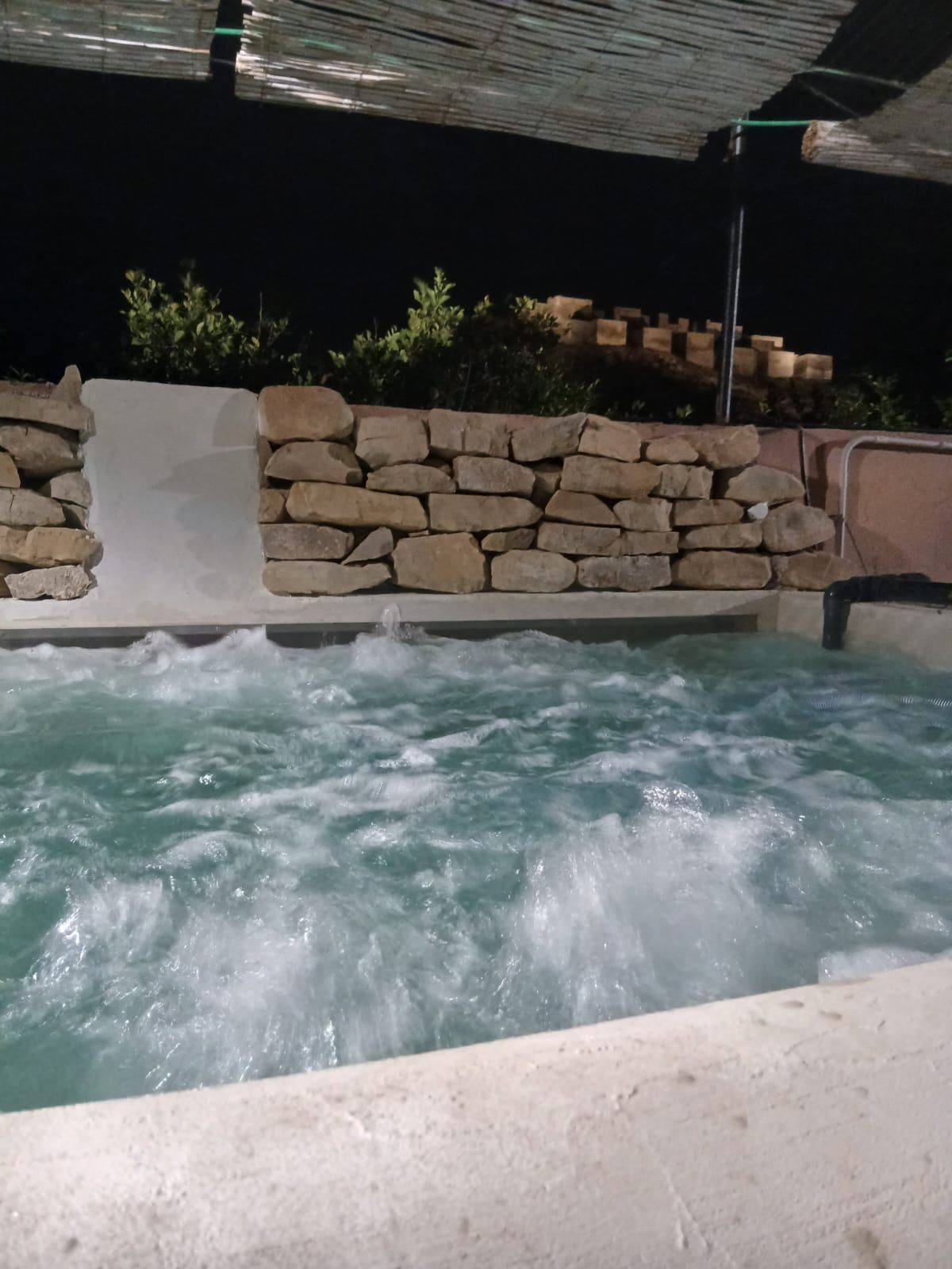 Espace hydromassant, de nuit